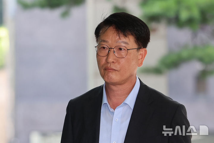[서울=뉴시스] 권창회 기자 = 12·3 비상계엄 당시 언론사 단전·단수 의혹을 들여다보는 2차 종합특별검사팀이 29일 이영팔 전 소방청 차장을 소환한다. 사진은 이 전 차장. 2026.05.27. kch0523@newsis.com
