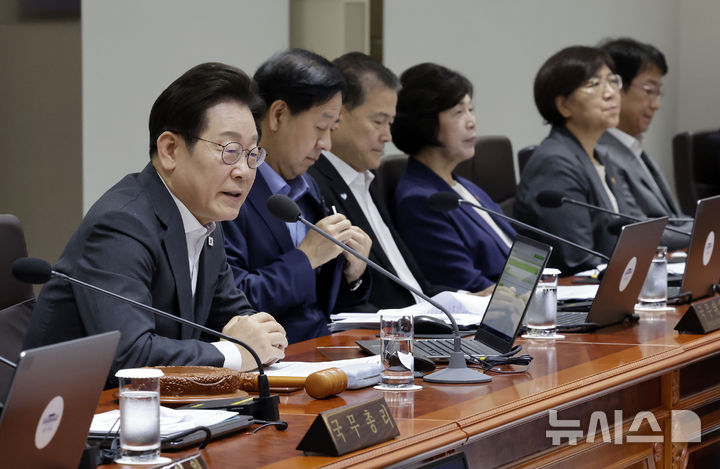 [서울=뉴시스] 최동준 기자 = 이재명 대통령이 22일 서울 용산 대통령실 청사에서 열린 국무회의에서 발언하고 있다. 2025.07.22. photocdj@newsis.com