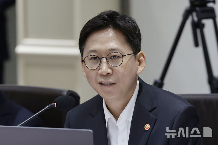 [서울=뉴시스] 최동준 기자 = 배경훈 과학기술정보통신부 장관이 22일 서울 용산 대통령실 청사에서 열린 국무회의에서 인사말을 하고 있다. 2025.07.22. photocdj@newsis.com