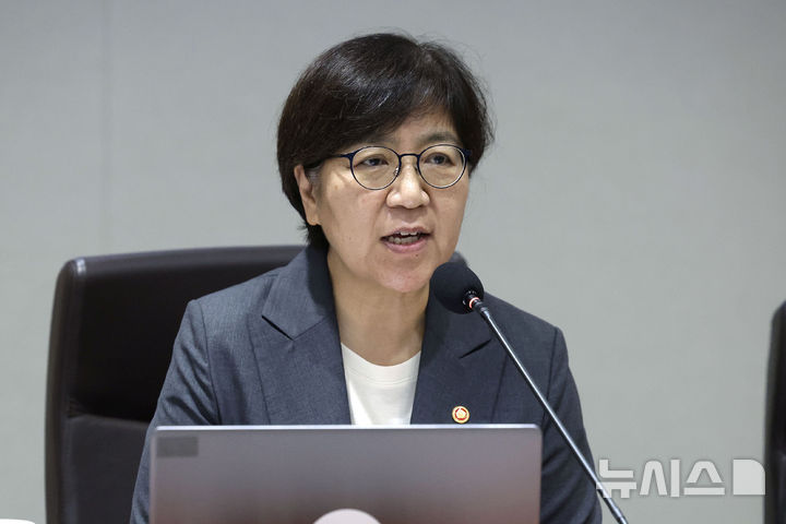 [서울=뉴시스] 최동준 기자 = 정은경 보건복지부 장관이 22일 서울 용산 대통령실 청사에서 열린 국무회의에서 인사말을 하고 있다. 2025.07.22. photocdj@newsis.com