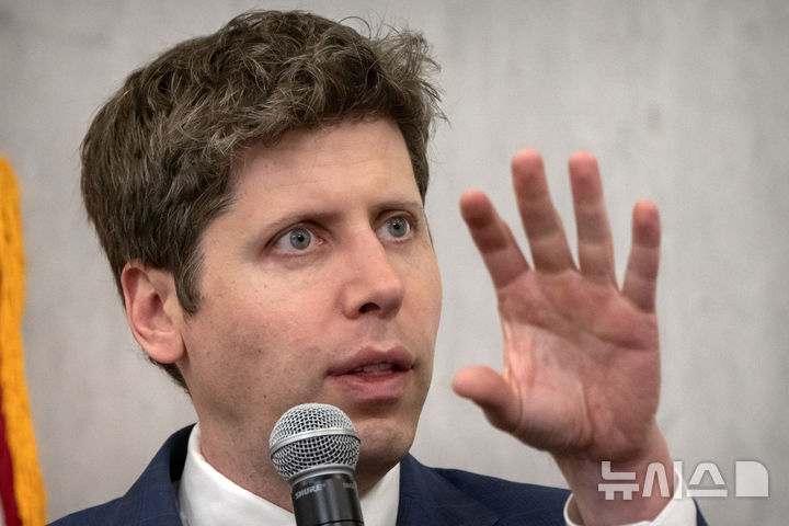 [워싱턴=AP/뉴시스] 지난해 7월 샘 올트먼 오픈AI CEO가 미 연방준비제도에서 열린 한 행사에 참석해 발언하고 있다. 2026.06.02.