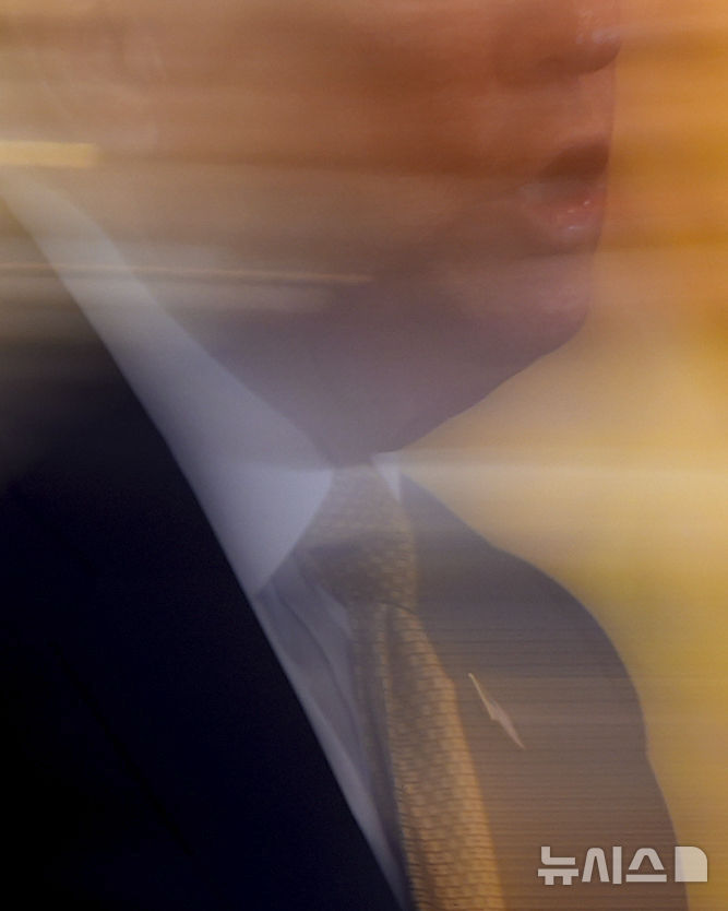 [워싱턴=AP/뉴시스] 도널드 트럼프 미국 대통령이 22일(현지 시간) 백악관에서 열린 공화당 만찬 행사에서 발언하고 있다. 2025.07.23.