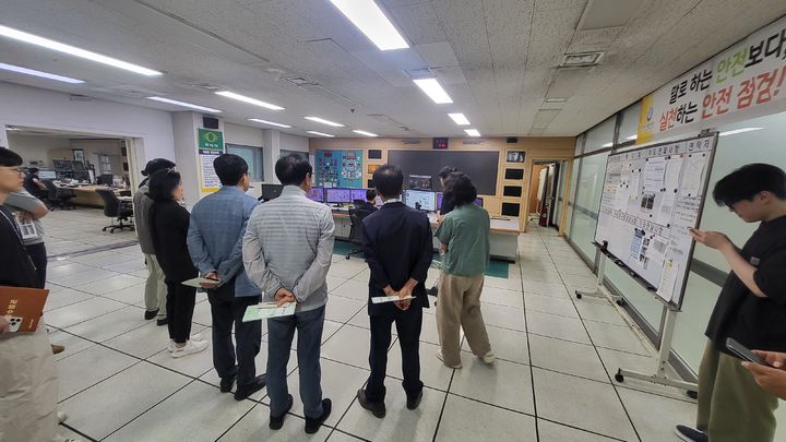 청주시 폐기물처리시설 둘러보는 옥천군의회(사진=옥천군의회) *재판매 및 DB 금지