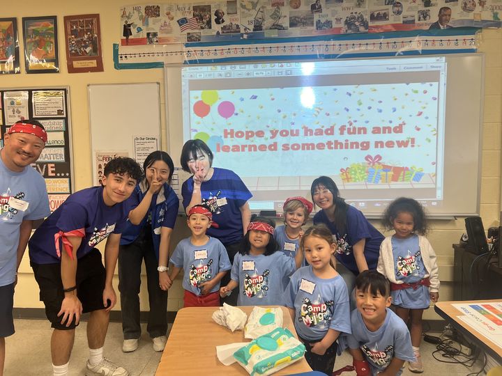 숙명여대 SIWA 봉사단이 '무지개 캠프'에서 한인 입양아를 대상으로 교육봉사를 진행하고 있다. (사진=숙명여대 제공) *재판매 및 DB 금지