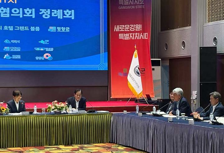 지난 22일 평창 용평리조트에서 열린 강원특별자치도 시장군수협의회 민선 8기 4차년도 제1차 정례회에 참석한 최승준 정선군수가 국가하천 관리 권한의 지방이양 필요성을 공식 안건으로 제시하고 있다.(사진=정선군 제공) *재판매 및 DB 금지