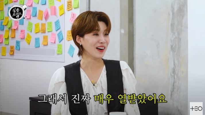 [서울=뉴시스] 코미디언 장도연이 그는 지난 22일 올라온 유튜브 예능 프로그램 '살롱드립2'에 100회 특집 게스트로 출연해 이옥섭·배우 구교환과 이야기를 나눴다. (사진='살롱드립2' 캡처) 2025.07.23. photo@newsis.com *재판매 및 DB 금지