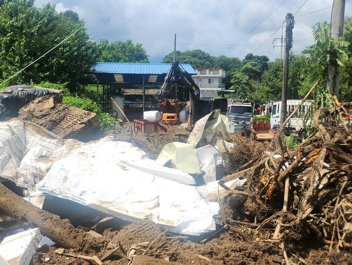 [산청=뉴시스] 서희원 기자= 23일 집중호우 피해지역인 산청읍 모고리 복구작업이 한창이다. 2025. 07. 23. shw1881@newsis.com *재판매 및 DB 금지