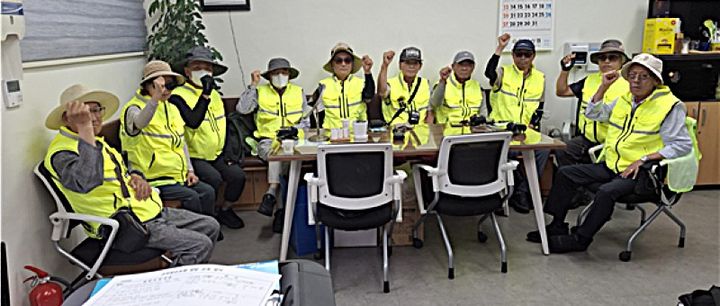 주차징수원 선풍기 조끼착용 모습. *재판매 및 DB 금지