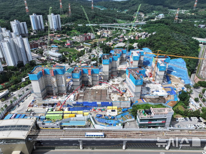[용인=뉴시스]용인경전철 인근 아파트 건설현장(사진=용인시 제공)2025.07.23.photo@newsis.com