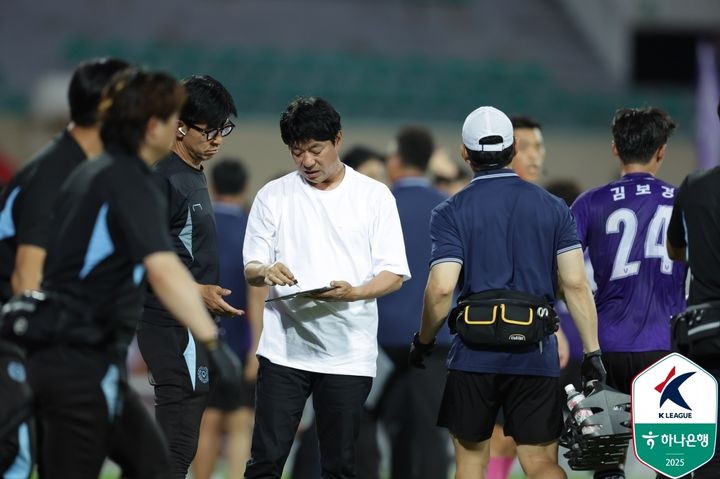 [서울=뉴시스] 프로축구 K리그1 대구FC의 김병수 감독. (사진=한국프로축구연맹 제공) *재판매 및 DB 금지