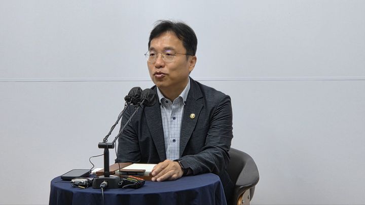 [세종=뉴시스] 송승화 기자 = 설명하는 강주엽 행정중심복합도시건설청장. 2025.07.23. ssong1007@newsis.com *재판매 및 DB 금지