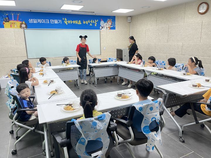 [울산=뉴시스] 울산시설공단(이사장 김규덕) 울산시립어린이테마파크는 개관 7주년을 맞아 오는 26일과 27일 이틀간 '7년의 추억을 타고, 레트로에 빠른 뉴트로'를 주제로 기념행사를 개최한다. (사진= 울산시설공단 제공) 2025.07.23.photo@newsis.com *재판매 및 DB 금지