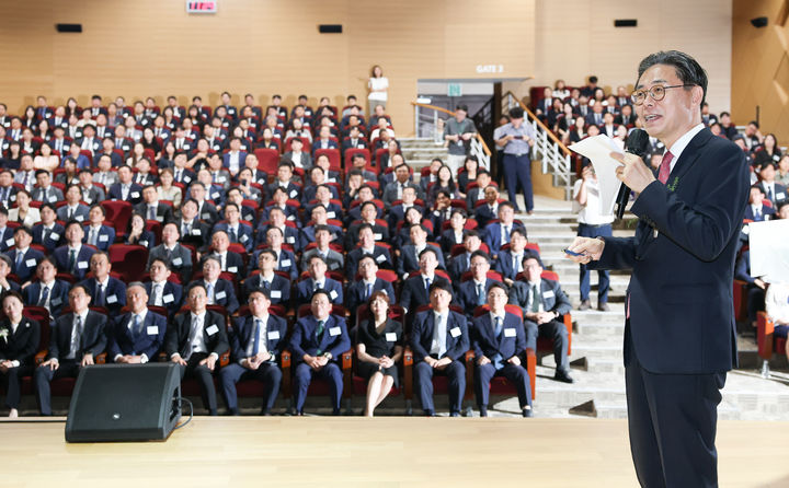 강민수 국세청장이 23일 열린 퇴임식에서 인사말을 하고 있다.(사진 : 국세청 제공) *재판매 및 DB 금지