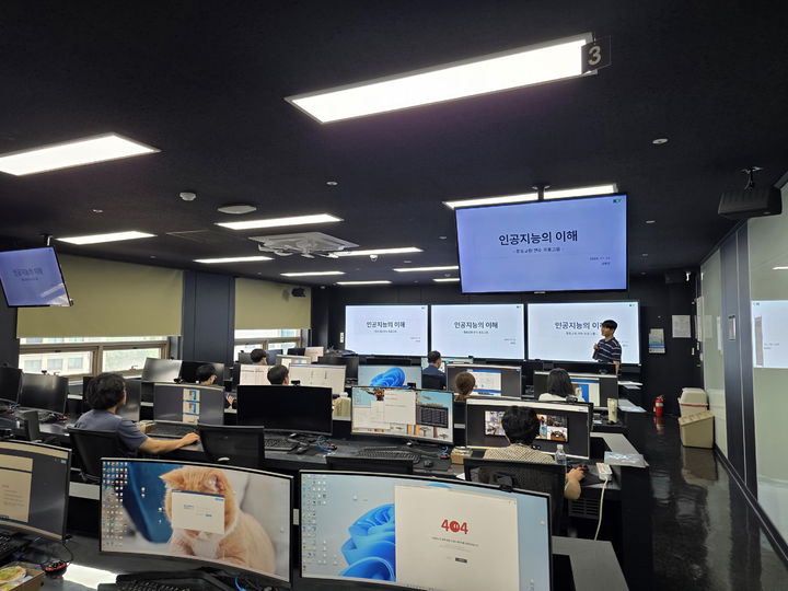 [논산=뉴시스] 건양대 SW 중심대학사업단 '대학 연계 다과목 지도 역량 강화 교원 연수' 모습. (사진=건양대 제공) *재판매 및 DB 금지