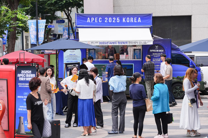[서울=뉴시스]'찾아가는 APEC 푸드트럭' 자료사진. (사진=외교부 제공) 2025.07.23 *재판매 및 DB 금지
