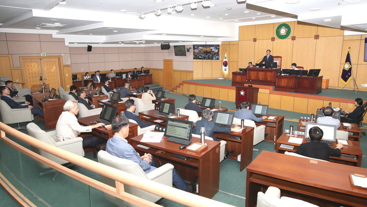 [정읍=뉴시스] 23일열린 정읍시의회의 제305회 임시회 제2차 본회의, 박일 의장이 회의를 진행하고 있다. *재판매 및 DB 금지