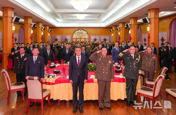 [베이징=뉴시스] 주(駐)북한 중국대사관은 23일 홈페이지를 통해 인민해방군 창건 98주년을 앞두고 연회를 열었다고 밝혔다.(사진=주북 중국대사관 홈페이지 갈무리) 2025.07.23 photo@newsis.com