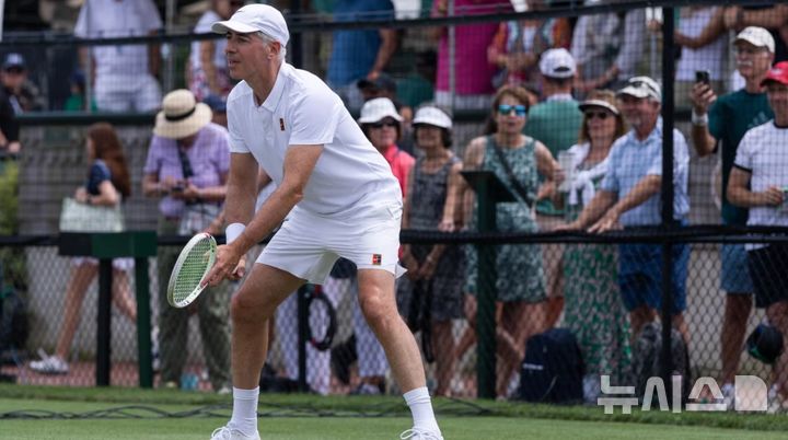 [뉴시스] 미국 억만장자 빌 애크먼이 59세의 나이에 프로 테니스 대회에 데뷔하자 그의 출전이 특권인지 논란이 일고 있다. (사진=국제 테니스 명예의 전당) 