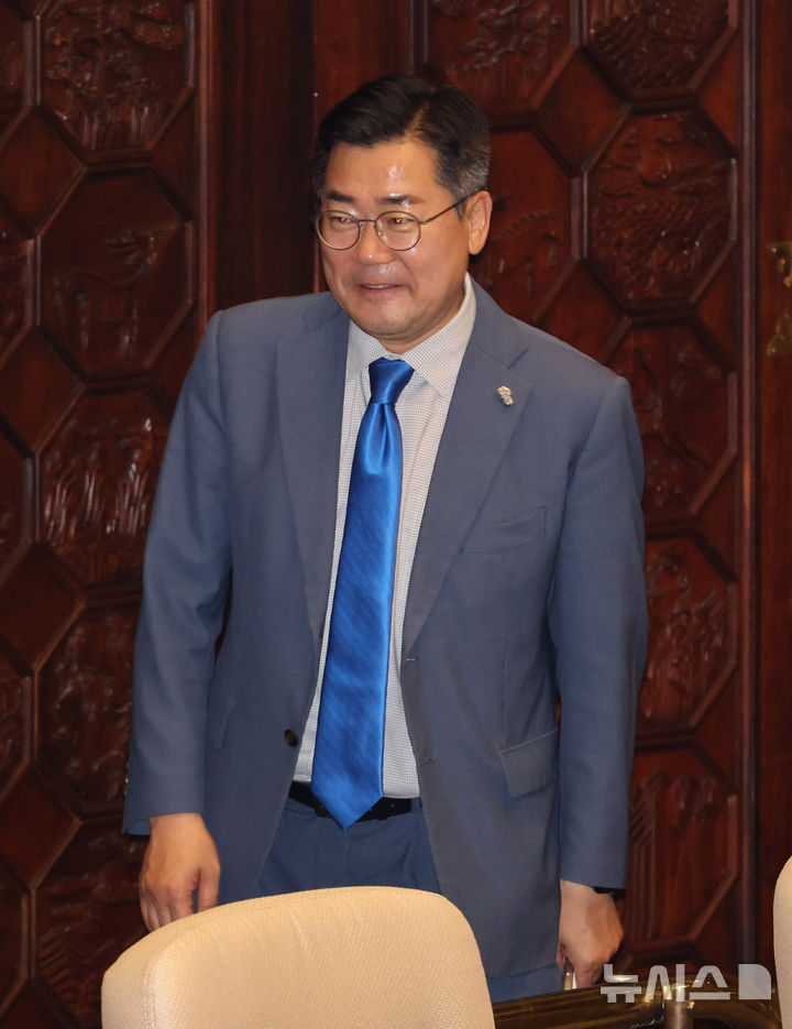 [서울=뉴시스] 김명년 기자 = 박찬대 더불어민주당 당대표 후보가 23일 서울 여의도 국회에서 열린 제427회 국회(임시회) 제2차 본회의에 참석해 있다. 2025.07.23. kmn@newsis.com