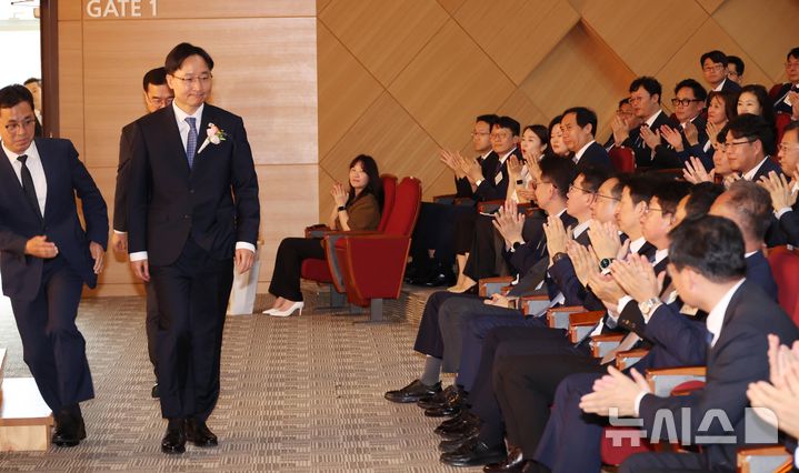 [세종=뉴시스] 강종민 기자 = 임광현 국세청장이 23일 세종시 정부세종2청사에서 열린 취임식에 참석하고 있다. 2025.07.23. ppkjm@newsis.com