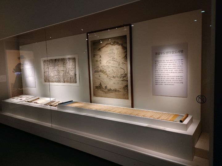 [진주=뉴시스]김시민 선무공신 교서 전시 모습.(사진=진주박물관 제공).2025.07.24.photo@newsis.com *재판매 및 DB 금지