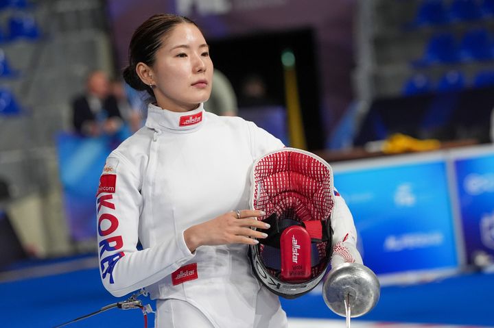 [서울=뉴시스]펜싱 송세라, 세계선수권대회 여자 에페 개인전 동메달. (사진=국제펜싱연맹 소셜미디어 캡처) 2025.07.24. photo@newsis.com *재판매 및 DB 금지