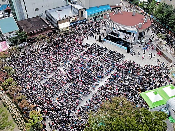 [춘천=뉴시스] 24일 강원특별자치도와 강원관광재단은 ‘2025-2026 강원 방문의 해’ 8월 추천 여행지로 태백시와 강릉시를 선정했다고 24일 밝혔다. 사진은 지난햐 한강·낙동강 발원지 축제 모습. 강원특별자치도 제공. *재판매 및 DB 금지