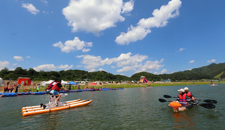 [인제=뉴시스] 24일 인제군은 여름축제인 ‘여름愛 인제愛 빠지다’가 오는 26일부터 내달 10일까지 16일간, 인제군 남면 빙어호 일원에서 열린다고 밝혔다. 인제군 제공. *재판매 및 DB 금지