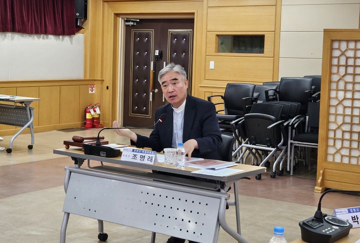 [창원=뉴시스] 강경국 기자 = 조명래 경남 창원시 제2부시장이 24일 시청 제3회의실에서 열린 제3회 축제위원회 회의에 참석하고 있다. (사진=창원시청 제공). 2025.07.24. photo@newsis.com *재판매 및 DB 금지