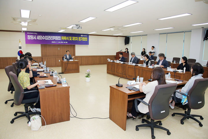 [창원=뉴시스] 강경국 기자 = 24일 경남 창원시의회 대회의실에서 제1기 창원시 세외수입관리위원회 첫 정기회의가 열리고 있다. (사진=창원시청 제공). 2025.07.24. photo@newsis.com *재판매 및 DB 금지