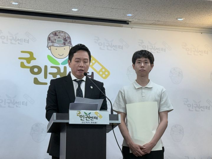 [서울=뉴시스] 임태훈 군인권센터 소장이 24일 오전 서울 마포구 군인권센터에서 열린 기자회견에서 발언하고 있다. crystal@newsis.com *재판매 및 DB 금지