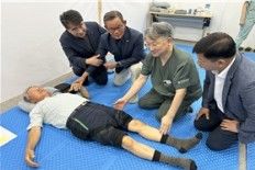 [울산=뉴시스] 울산농협은 오는 29일부터 지역 최초로 ‘농촌 왕진버스’를 통해 농촌 어르신들에게 찾아가는 의료서비스를 본격 시작한다고 24일 밝혔다 (사진= 울산농협 제공) 2025.07.24.photo@newsis.com *재판매 및 DB 금지