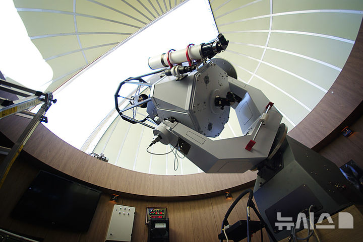 [영천=뉴시스] 영천 보현산천문과학관 주관측실 주망원경. (사진=영천시 제공) 2025.07.24. photo@newsis.com