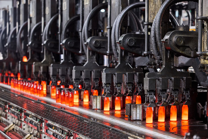 [서울=뉴시스] 동아에코팩 당진캠퍼스 유리병 생산 라인 (사진=동아쏘시오그룹 제공) 2025.07.26. photo@newsis.com *재판매 및 DB 금지