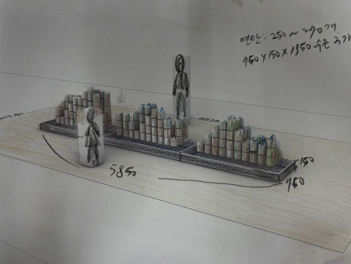 이지연, 잿소리, 2025, 구운연탄 200장, 스테인레스 수조, 수중모터, 유리수조, 실리콘노즐, 가변 설치, 경기도미술관 커미션(사진=경기문화재단 제공) *재판매 및 DB 금지