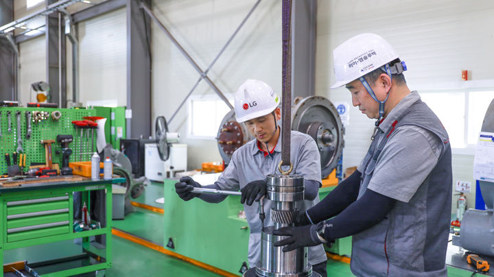 [서울=뉴시스]하이엠솔루텍은 국내 대기업 중 유일하게 칠러 전용 오버홀 작업장을 신설해 운영하고 있다고 24일 밝혔다. (사진=하이엠솔루텍 제공) photo@newsis.com *재판매 및 DB 금지