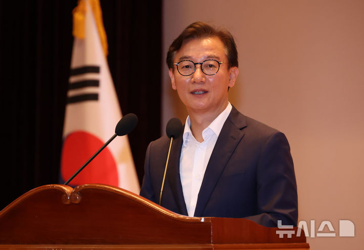 [세종=뉴시스] 강종민 기자 = 전재수 해양수산부 장관이 24일 세종시 정부세종청사 대강당에서 열린 취임식에서 취임사를 하고 있다. 2025.07.24. ppkjm@newsis.com