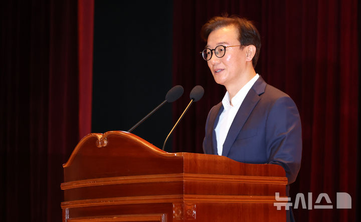 [세종=뉴시스] 강종민 기자 = 전재수 해양수산부 장관이 24일 세종시 정부세종청사 대강당에서 열린 취임식에서 취임사를 하고 있다. 2025.07.24. ppkjm@newsis.com