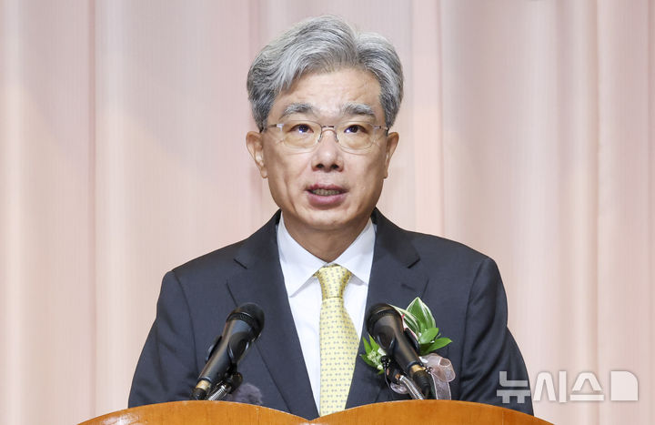 [서울=뉴시스] 조성우 기자 = 김상환 신임 헌법재판소장이 24일 오전 서울 종로구 헌법재판소에서 열린 취임식에서 취임사를 하고 있다. 2025.07.24. xconfind@newsis.com