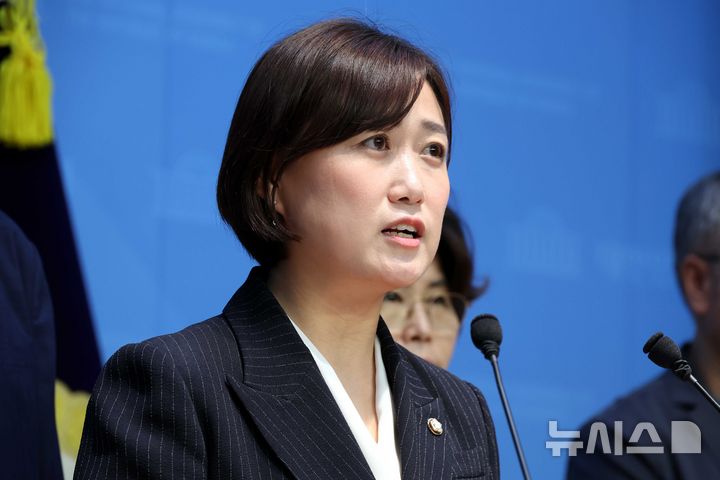 민주당 "尹비밀통로 충격 넘어 분노…명백한 권력 사유화"