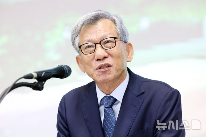 [서울=뉴시스] 박진희 기자 = 유홍준 신임 국립중앙박물관 관장이 24일 서울 용산구 국립중앙박물관에서 기자간담회를 하고 있다. 2025.07.24. pak7130@newsis.com