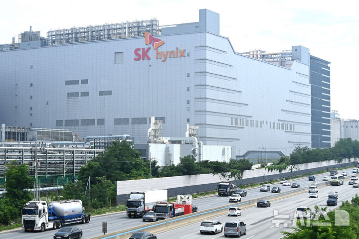 [이천=뉴시스] 김종택 기자 = 사진은 경기도 이천시 SK하이닉스 본사 모습. 2025.07.24. jtk@newsis.com