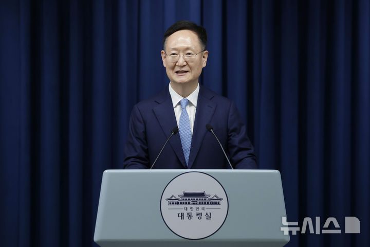 [서울=뉴시스] 최동준 기자 = 고위공직자범죄수사처(공수처)가 '김학의 출국금지' 사건에 얽힌 봉욱 청와대 민정수석의 모해위증 혐의 사건을 각하 처분한 것으로 파악됐다. 사진은 봉 수석. 2026.05.01. photocdj@newsis.com