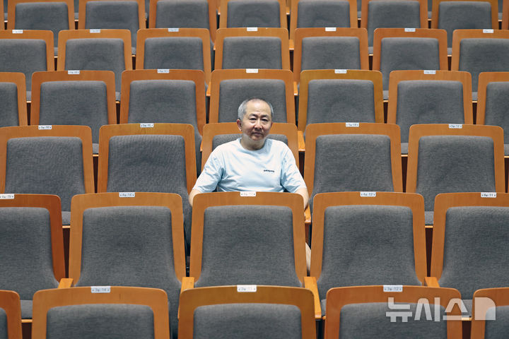 [서울=뉴시스] 박진희 기자 = 지춘성 배우가 지난 24일 서울 중구 명동예술극장에서 인터뷰 하고 있다. 2025.07.27 pak7130@newsis.com