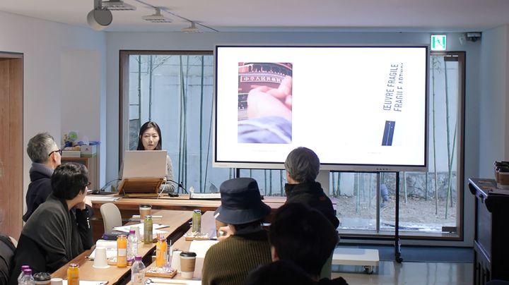 〈24/25 MH Talent Portfolio〉 프레젠테이션 중인 지원김 작가 ⓒ 뮤지엄한미 *재판매 및 DB 금지