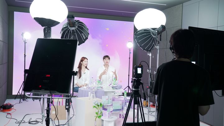 [서울=뉴시스] CJ올리브영(올리브영)이 올영라이브에 지난해 처음 도입한 '파트너 라이브' 편성을 대폭 확대할 계획이라고 25일 밝혔다. (사진=올리브영 제공) *재판매 및 DB 금지