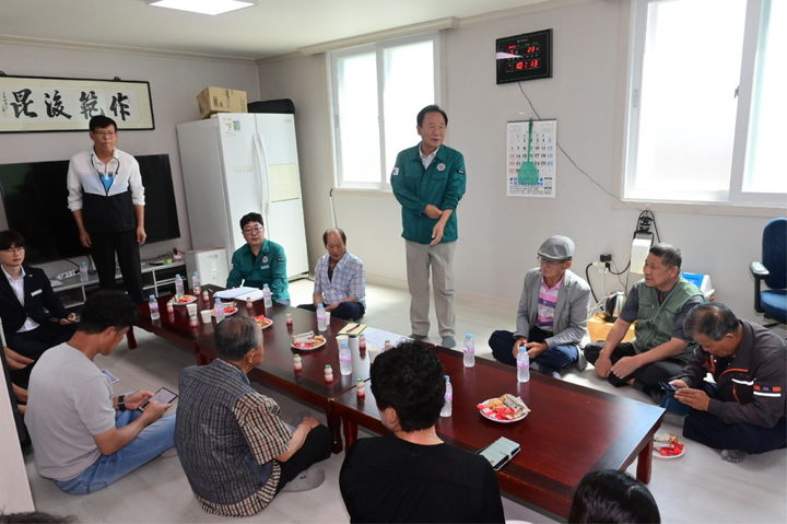 [봉화=뉴시스] 봉화군 석포면에서 진행된 '찾아가는 열린 군수실' (사진=봉화군 제공) 2025.07.25. photo@newsis.com *재판매 및 DB 금지