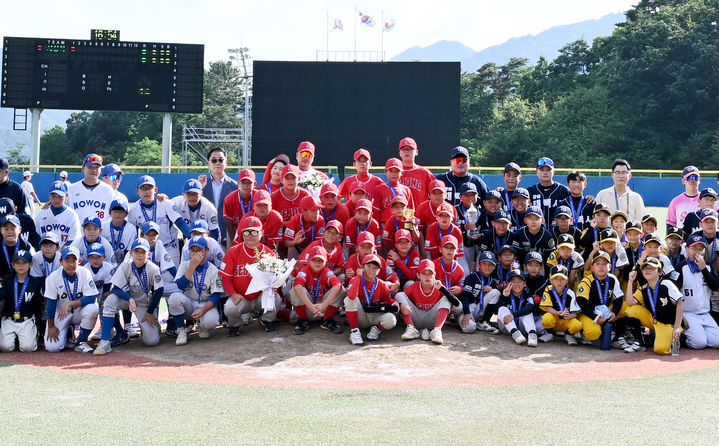 [서울=뉴시스]제2회 마이데일리배 전국유소년야구대회가 지난 18일부터 23일까지 6일 동안 서울 장충어린이야구장과 강원도 횡성 베이스볼테마파크에서 진행됐다. 23일에 실시된 결승전에서 총 7개의 우승 팀이 배출됐다. (사진=마이데일리 제공) 2025.07.25. photo@newsis.com *재판매 및 DB 금지