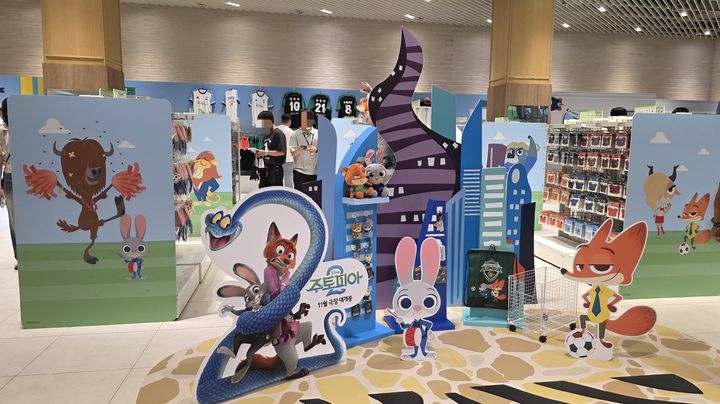 [서울=뉴시스] 이주혜 기자 = 25일 서울 영등포구 더현대 서울에서 열린 CU 'K리그-주토피아' 팝업스토어. 2025.07.25. *재판매 및 DB 금지