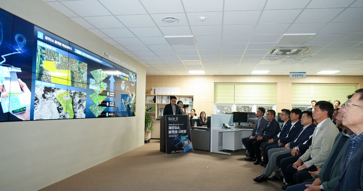 [제주=뉴시스] 25일 제주도농업기술원에서 농업 통합 플랫폼 '제주DA(Digital Agriculture·디지털 농업)' 시연회가 열리고 있다. (사진=제주도 제공) 2025.07.25. photo@newsis.com *재판매 및 DB 금지